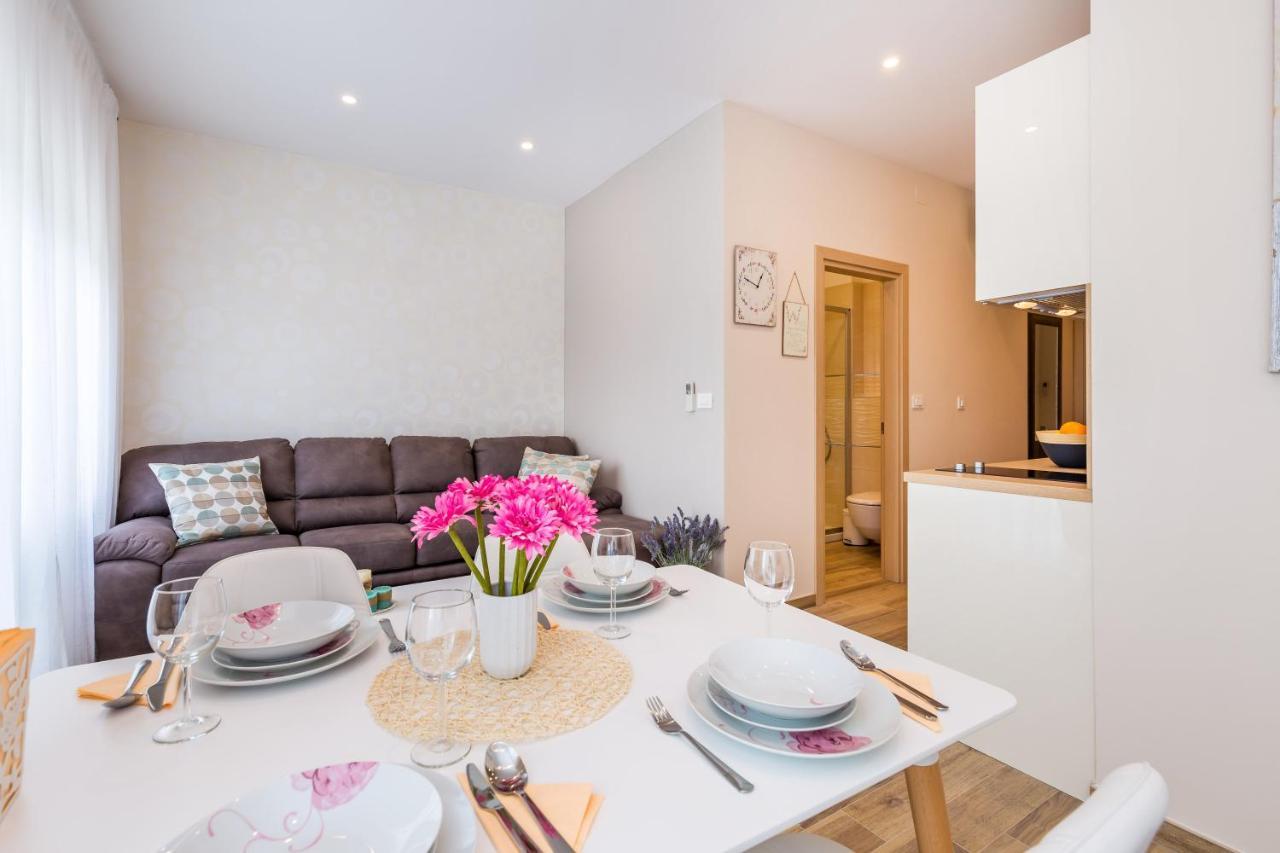 מאלינסקה Apartments & Rooms Milcetic D מראה חיצוני תמונה